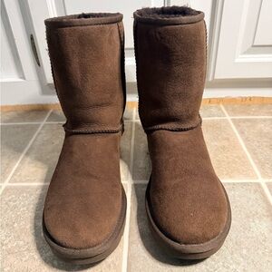 UGG chocolate short ll Boots